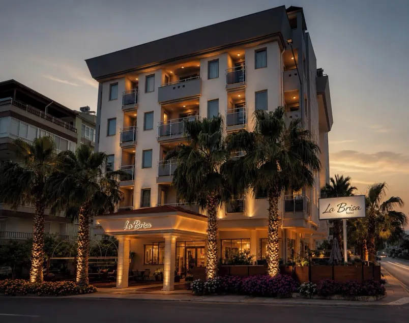 La Brisa Hotel - Image 1