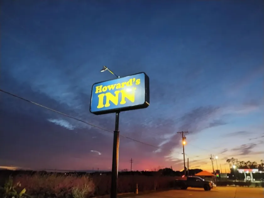 Howards Inn Motel - Image 1
