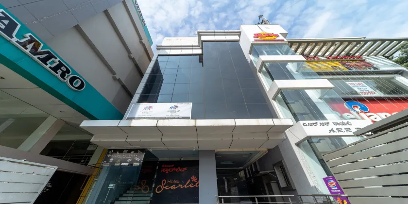 Hotel Scarlet - Image 1