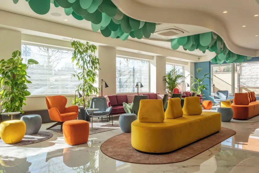 Adesso Hotel - Image 1
