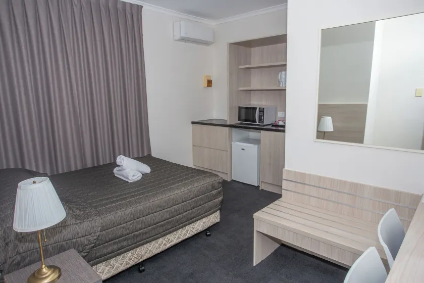 Westside Motor Inn - Image 1