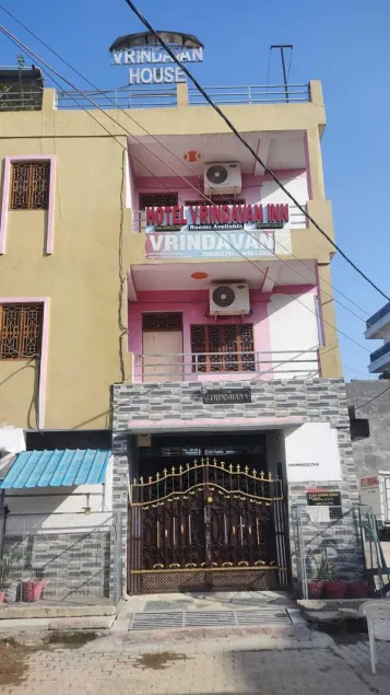 Hotel Vrindavan Inn - Image 1