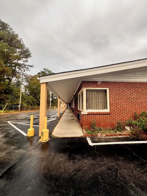 Budget Inn Jacksonville - Image 1