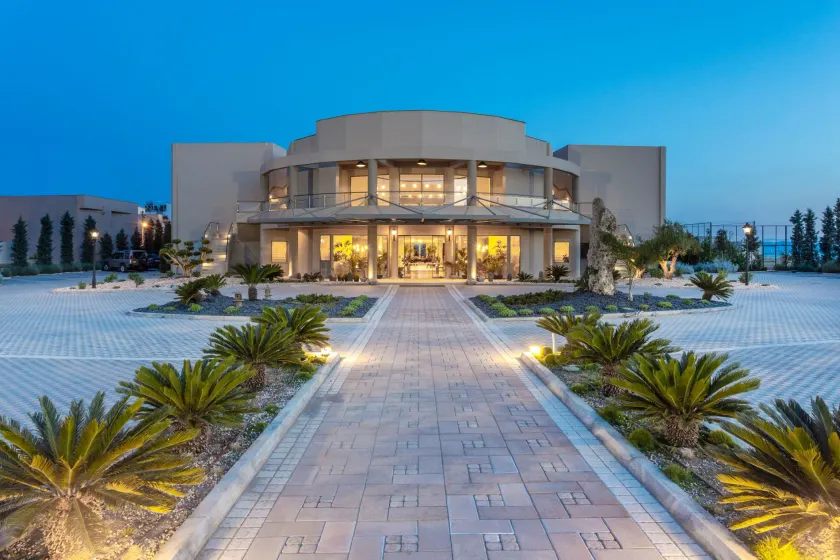 Elysian Luxury Hotel and Spa - Image 1