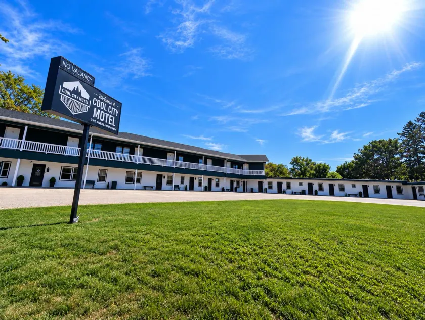 Cool City Motel - Image 1