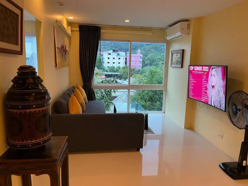 6-35 - 3 Bdr Condo With Balcony and Shared Pool - Image 1