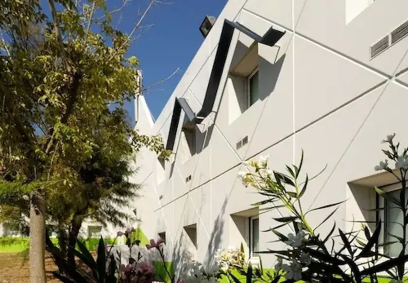 Lemon Hotel - Image 1