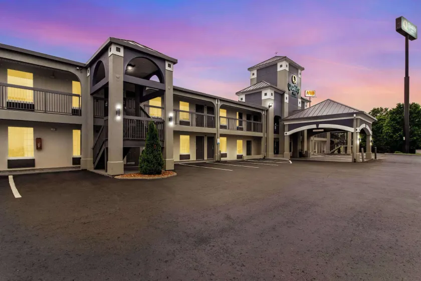Quality Inn White House - Image 1