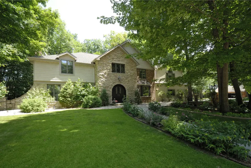 The Roost Bed and Breakfast - Image 1