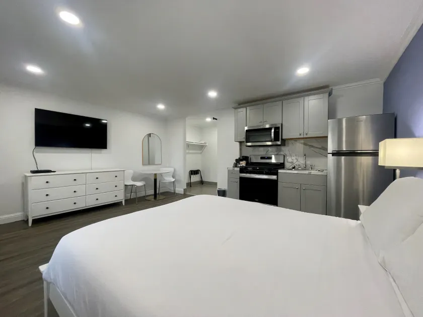 Budget Inn - Image 1