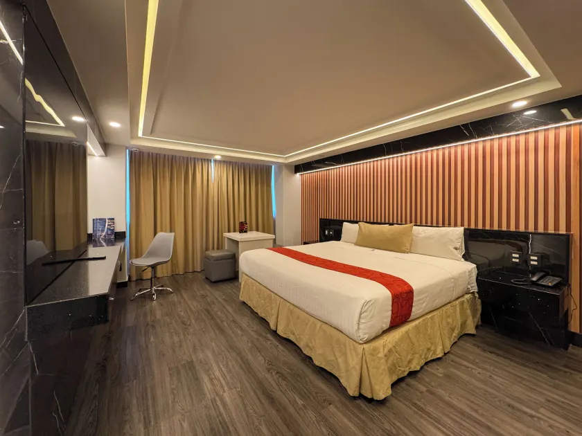 Hotel Montreal - Image 1