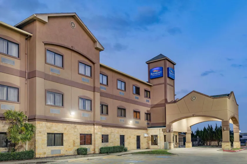 Baymont by Wyndham Cuero - Image 1