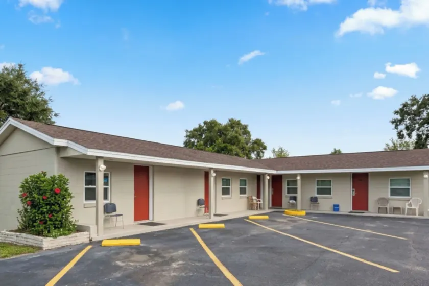Siesta Motel Lakeland FL - Image 1