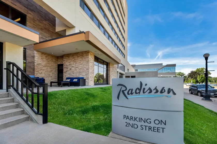 Radisson Hotel La Crosse - Image 1