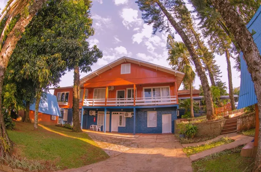 Oasis Hotel - Image 1