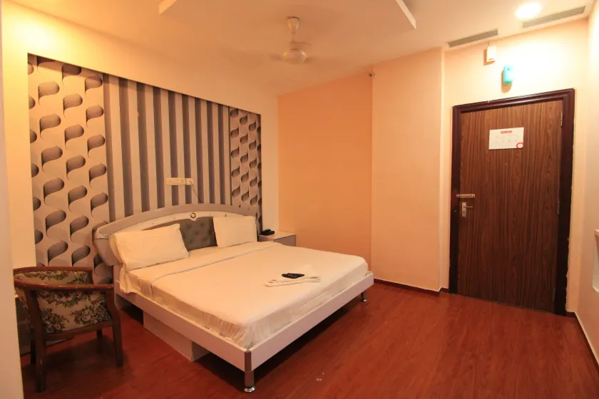 Aishwaryam Hotel - Image 1