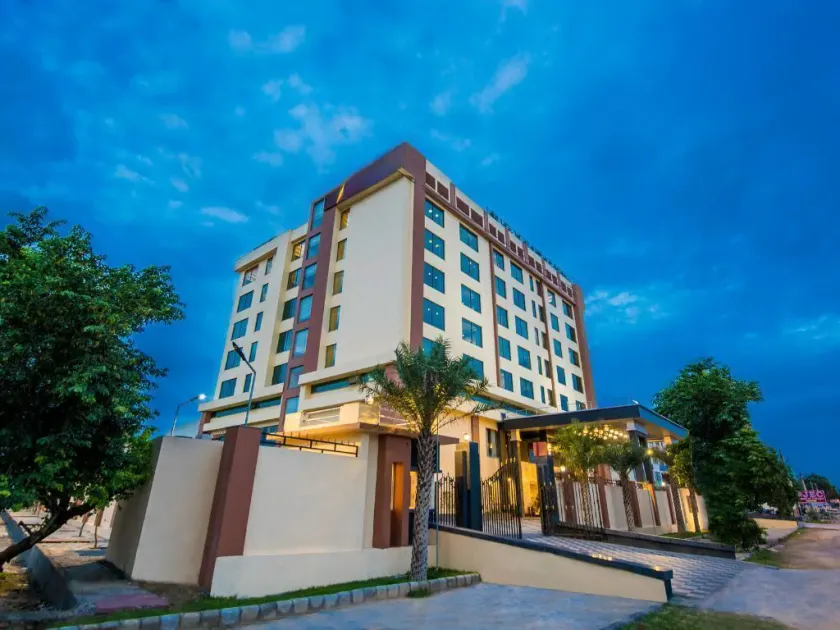 Golden Tulip Kukas Jaipur - Image 1