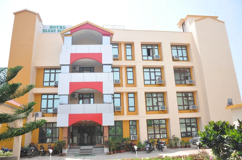 Hotel Naren Palace - Image 1