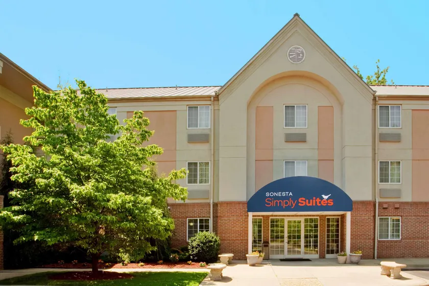 Sonesta Simply Suites Hampton - Image 1