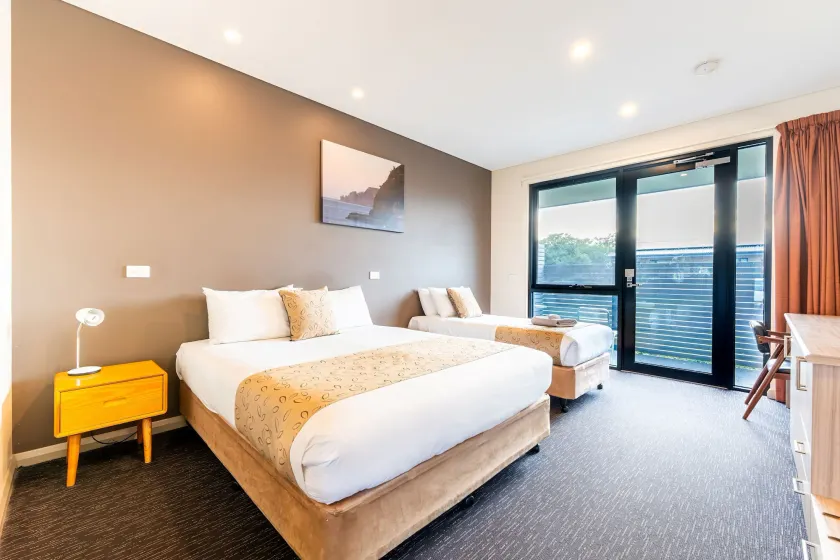 Foreshore Hotel - Image 1