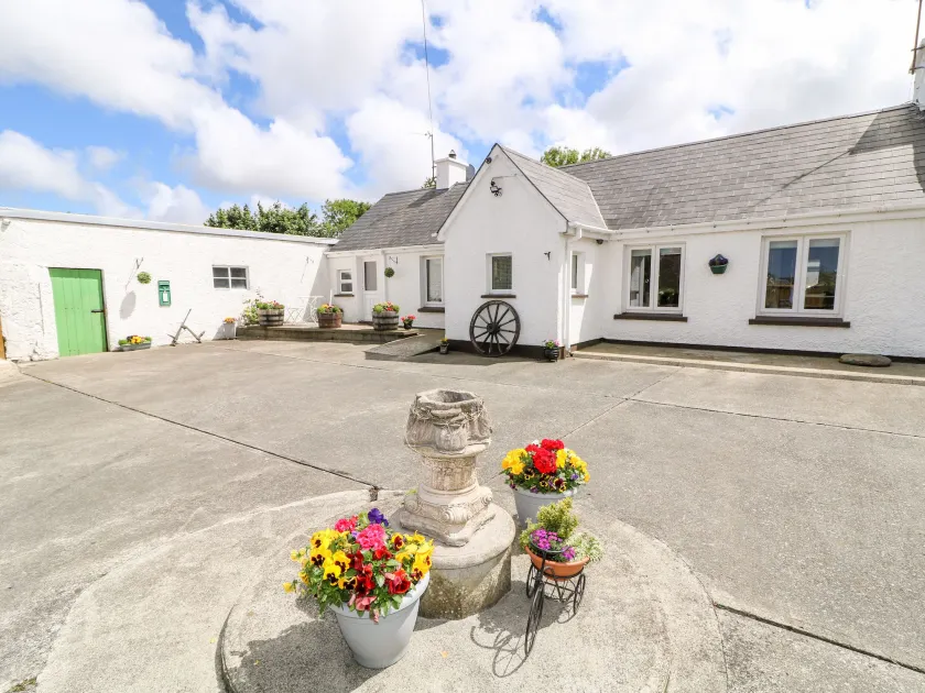 Whispering Willows - The Bungalow - Image 1