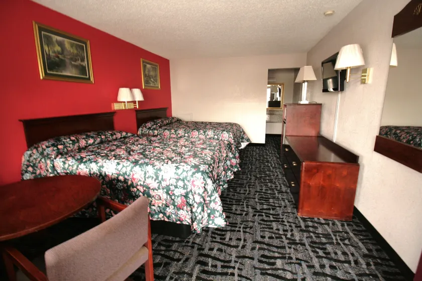 Economy Inn - Image 1