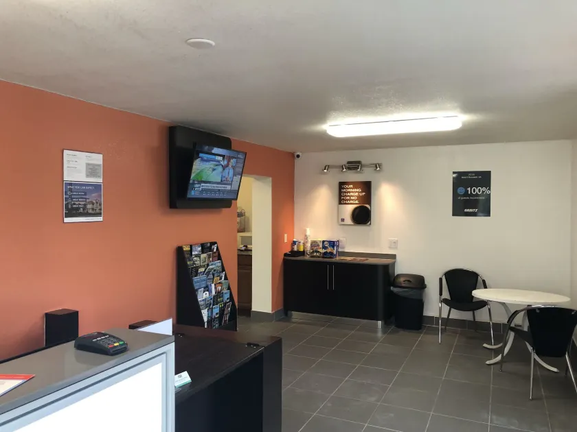 Motel 6-Brunswick, GA - Hall