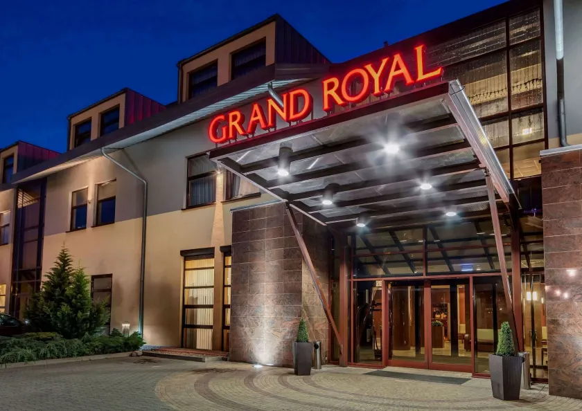 Grand Royal Hotel - Image 1