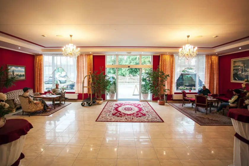 Hotel Savoy - Image 1