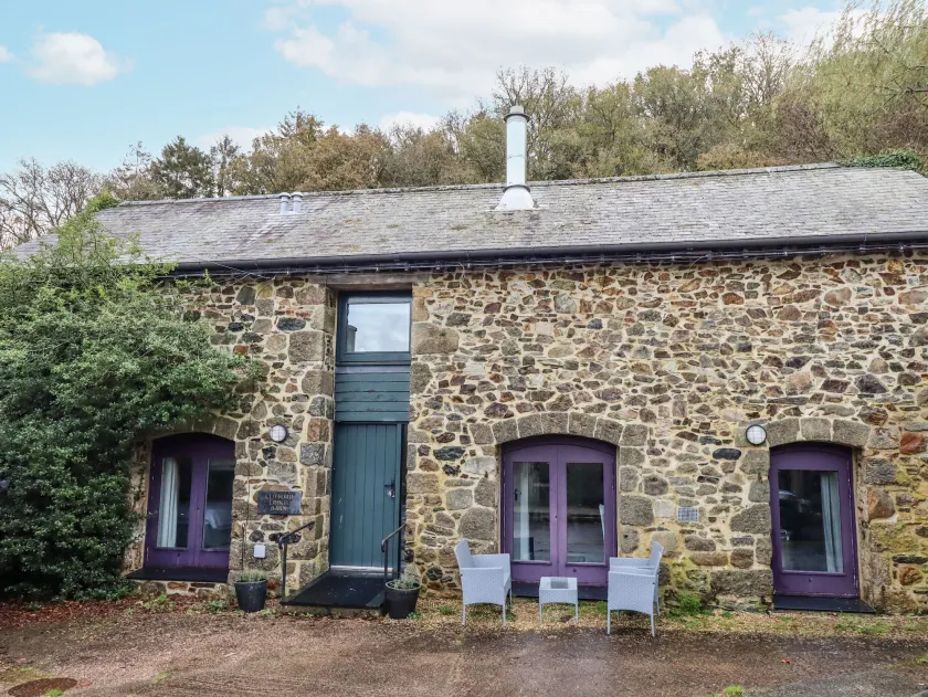 Clifford Lodge Barn - Image 1