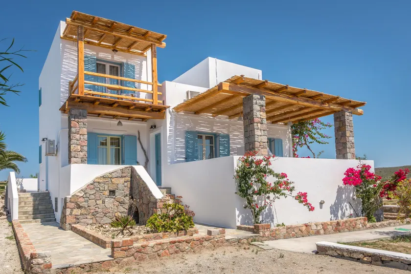 Faros Apartments - Image 1