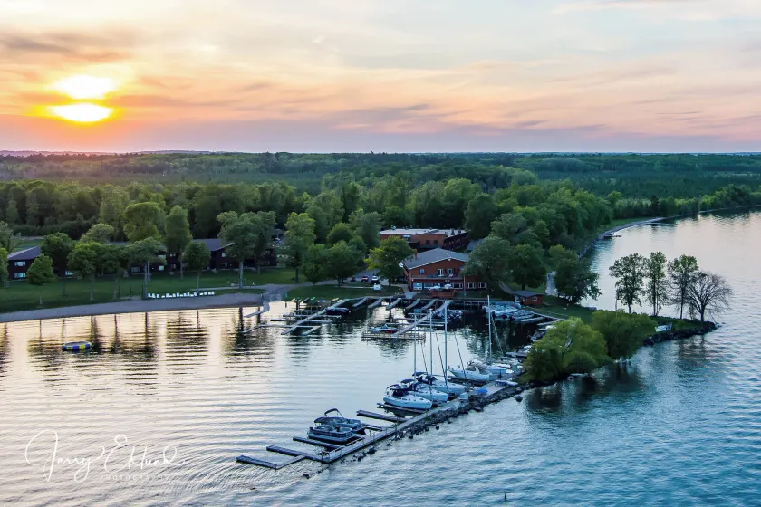 Horseshoe Bay Lodge - Image 1