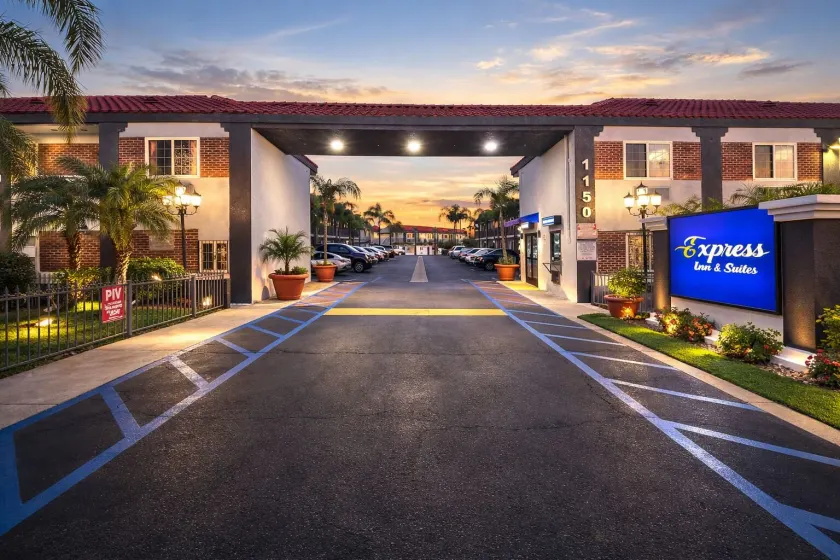 Express Inn & Suites Ontario Airport - Image 1