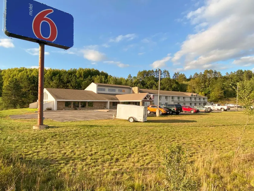 Motel 6 Norway MI - Image 1