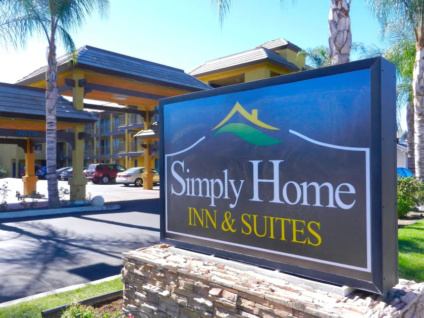 Simply Home Inn & Suites - Riverside - Image 1