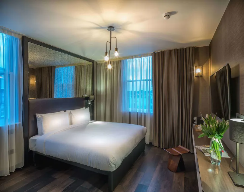 Camden Enterprise Hotel - Image 1