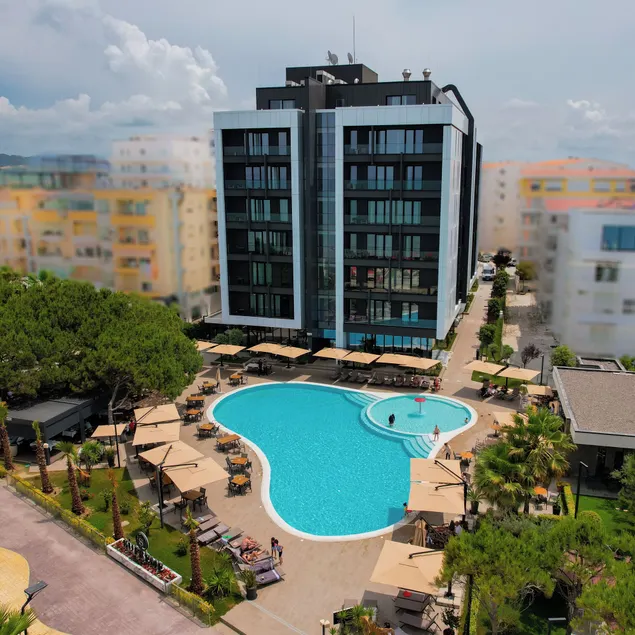 Supreme Hotel - Image 1