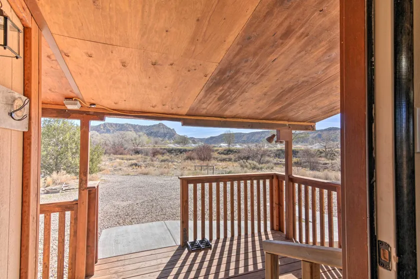 Cozy Home w/ Canyon Views: 2 Mi to Grand Staircase - Image 1