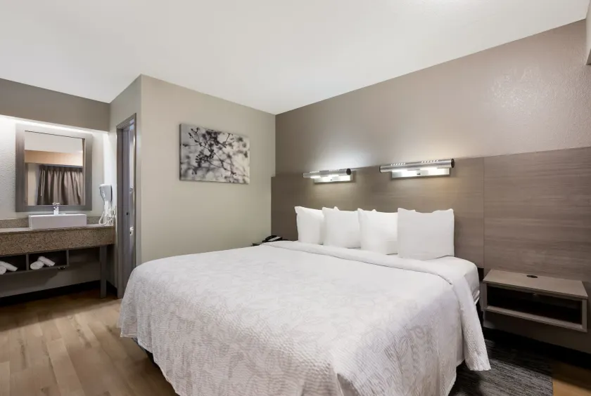 Red Roof Inn PLUS+ Chicago - Naperville - Image 1