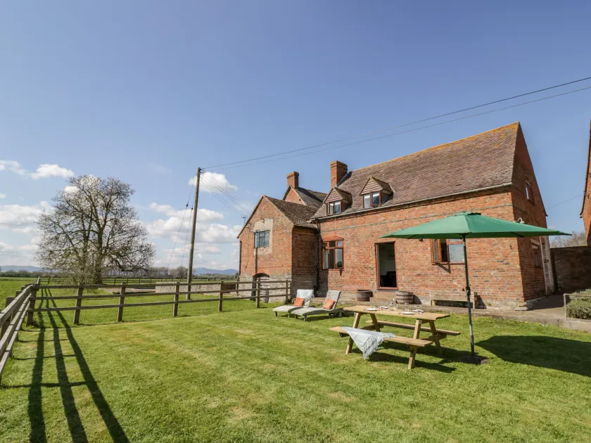 Manor Farm Cottage - Image 1