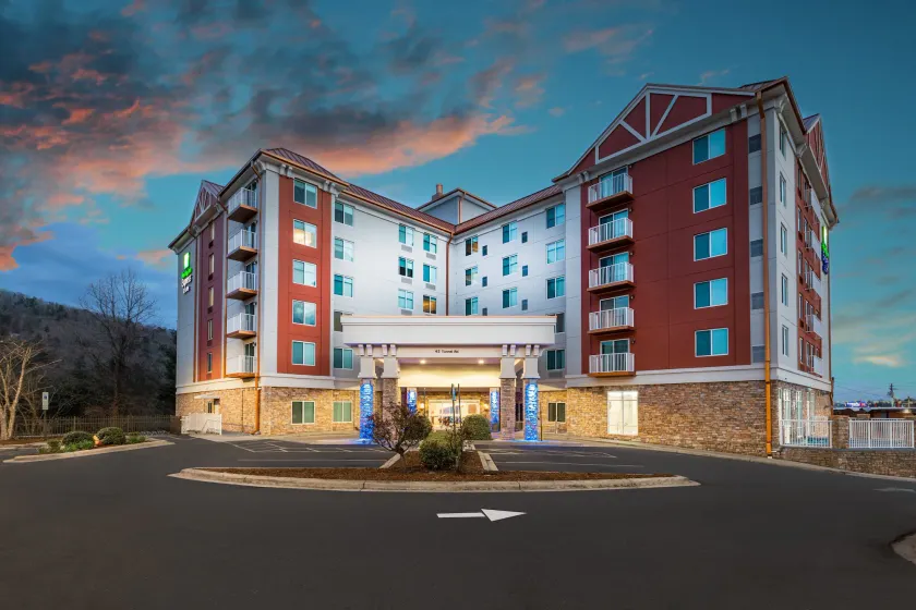 Holiday Inn Express & Suites Asheville Downtown by IHG - Image 1