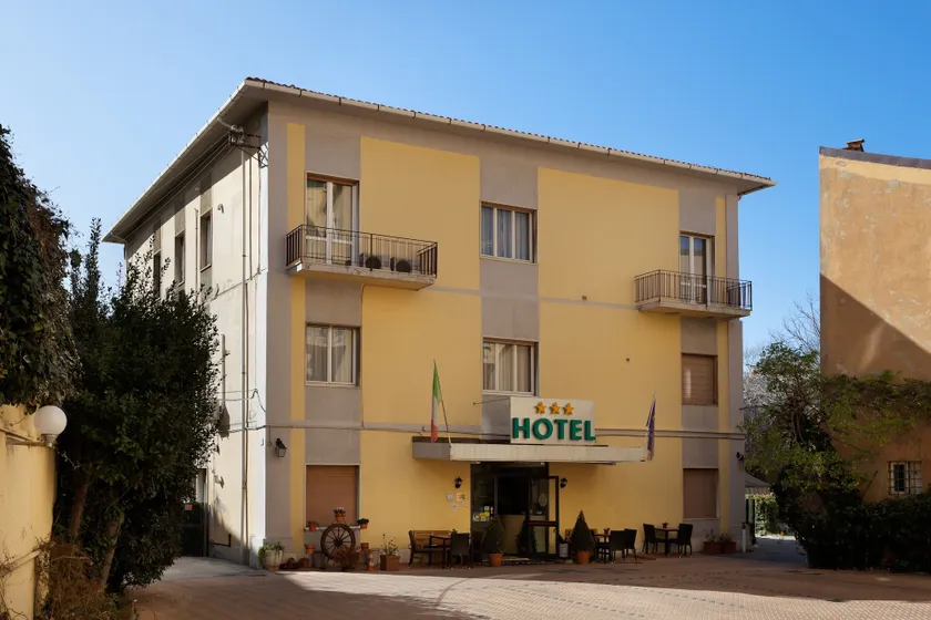 Parking Hotel Giardino - Image 1