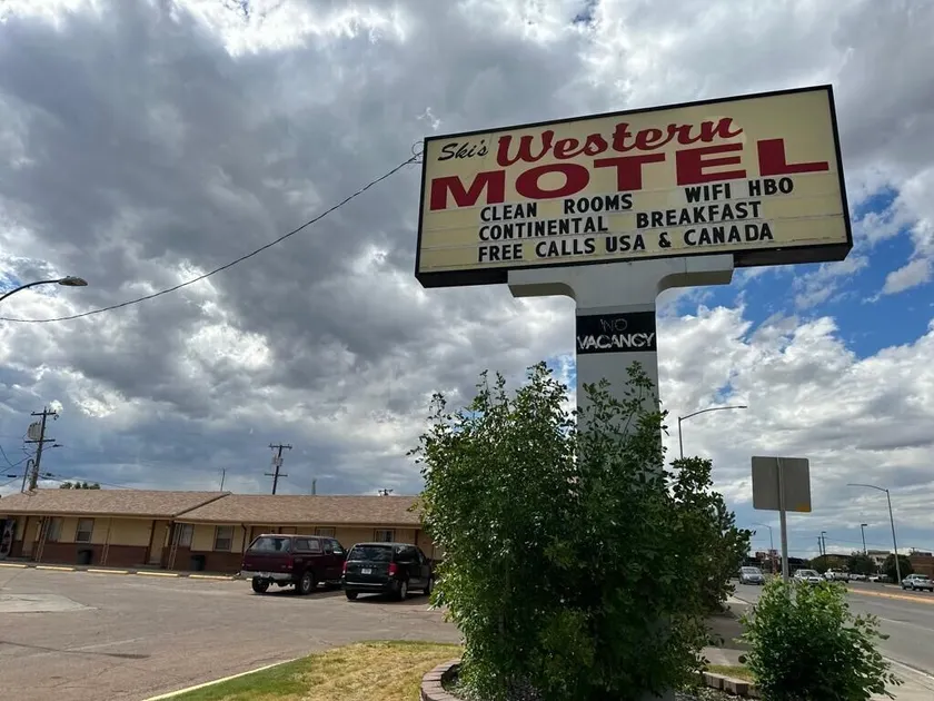 Ski's Western Motel - Image 1