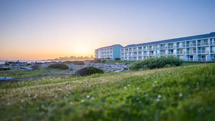 Beachfront Inn - Image 1