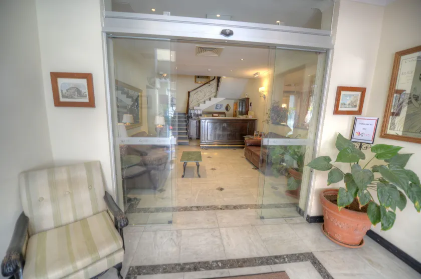 Allegro Hotel - Entrada interior