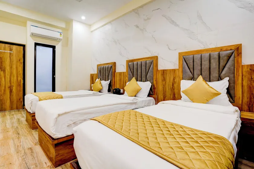 HOTEL BREEZE BAY - Image 1