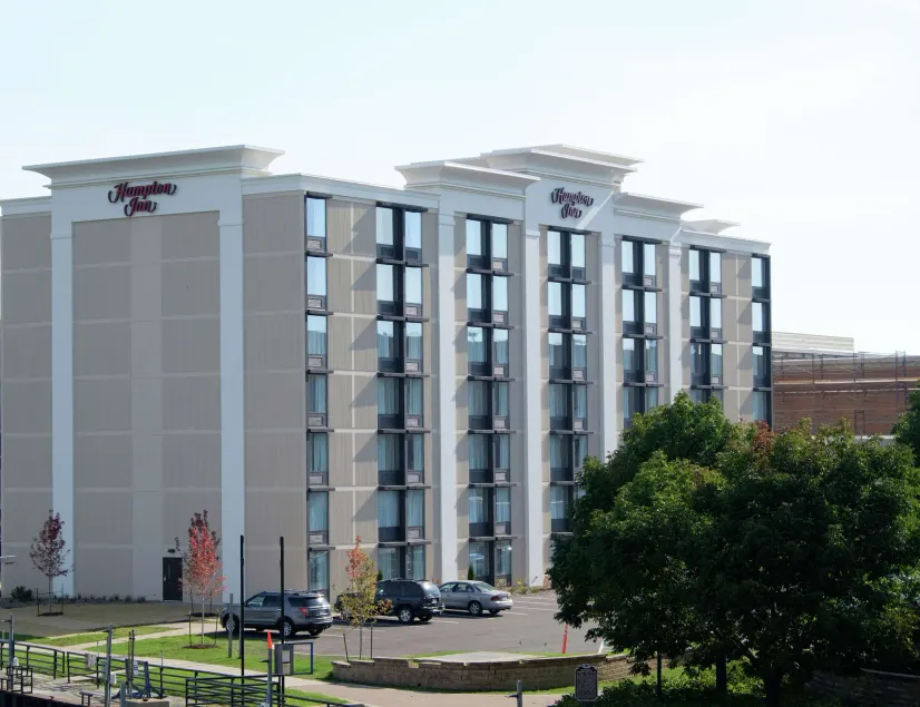 Hampton Inn Green Bay Downtown - Image 1