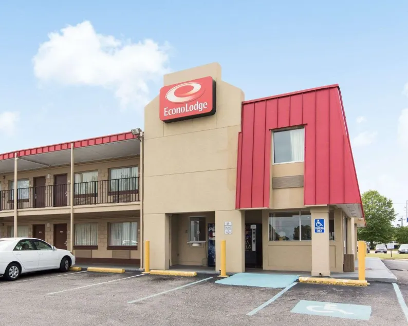 Econo Lodge Virginia Beach Town Center - Image 1