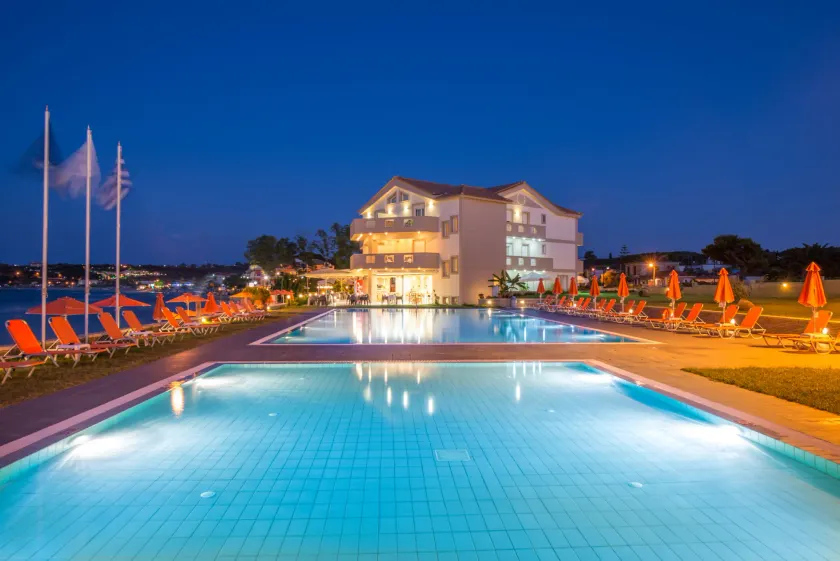 Al Mare Hotel - Image 1