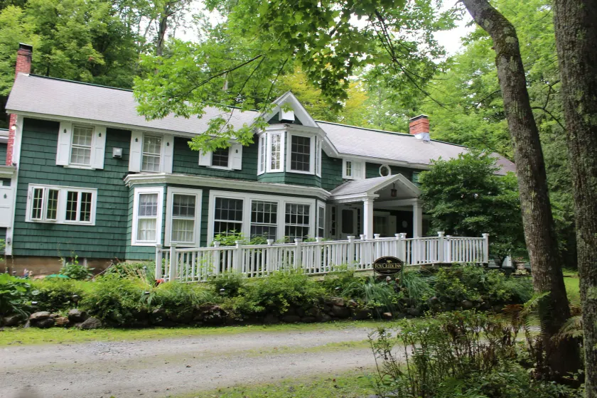 Fox Creek Inn - Image 1